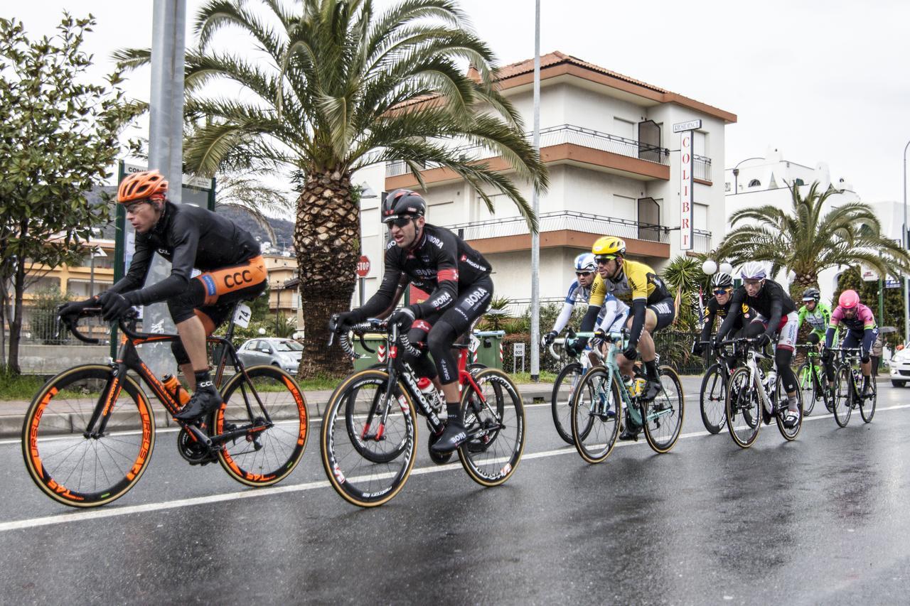 Residence Colibri Family & Bike Loano Bagian luar foto