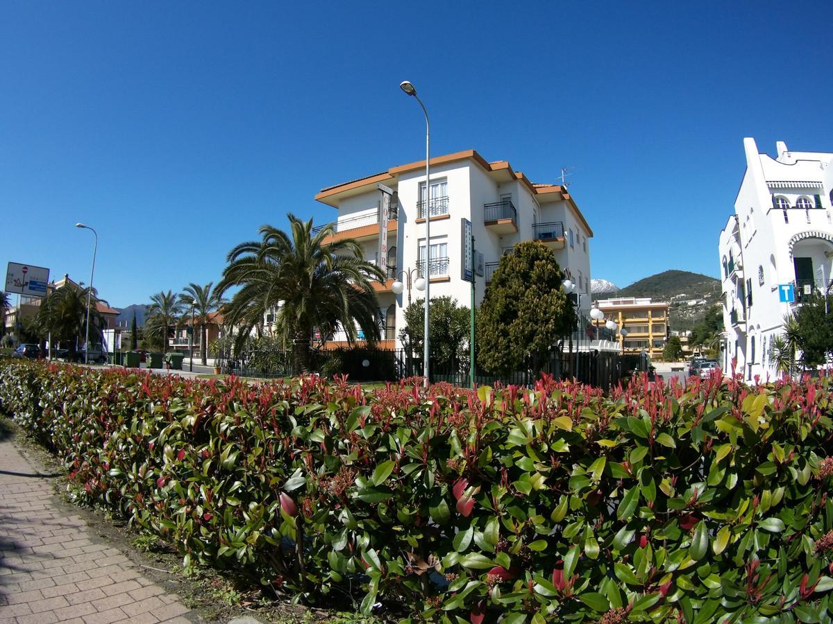 Residence Colibri Family & Bike Loano Bagian luar foto