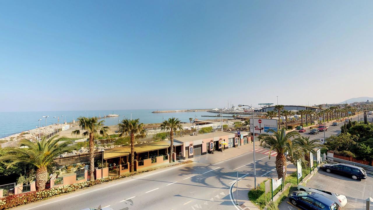 Residence Colibri Family & Bike Loano Bagian luar foto